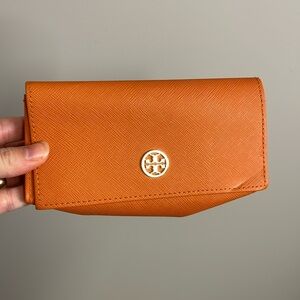 Tory Burch Sunglasses glasses case Orange clamshell Quiet luxury